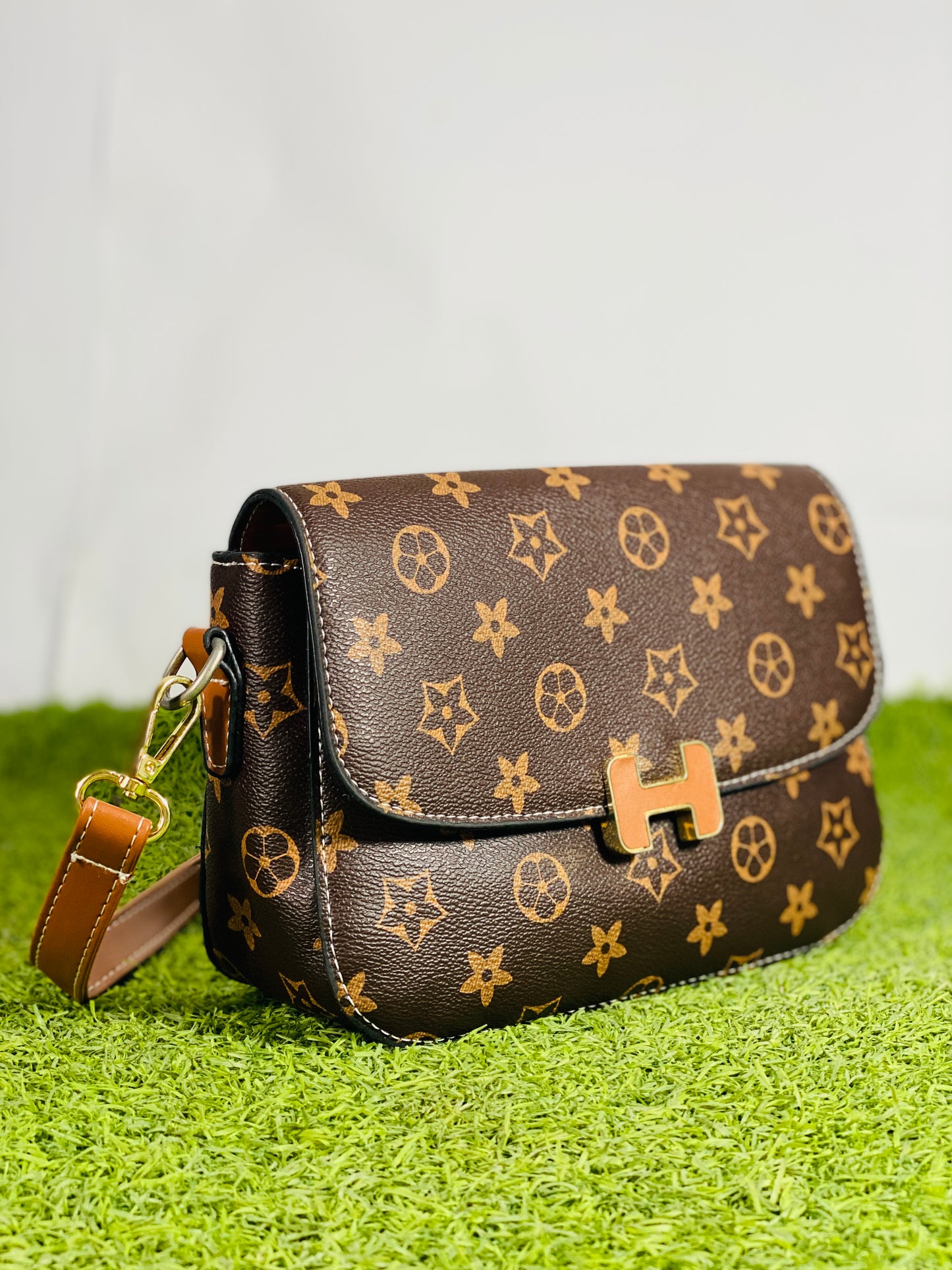 Trendy Square Shoulder Brown