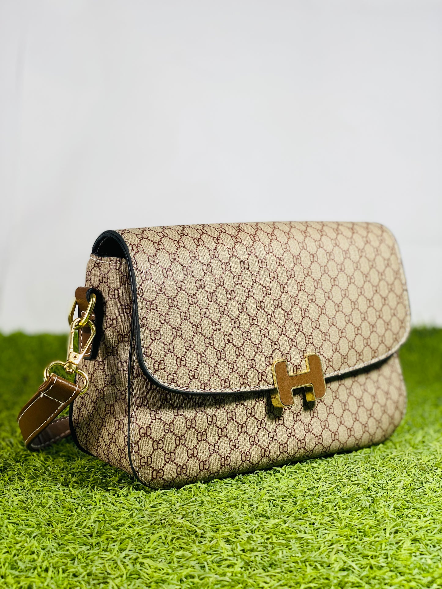 Trendy Square Shoulder